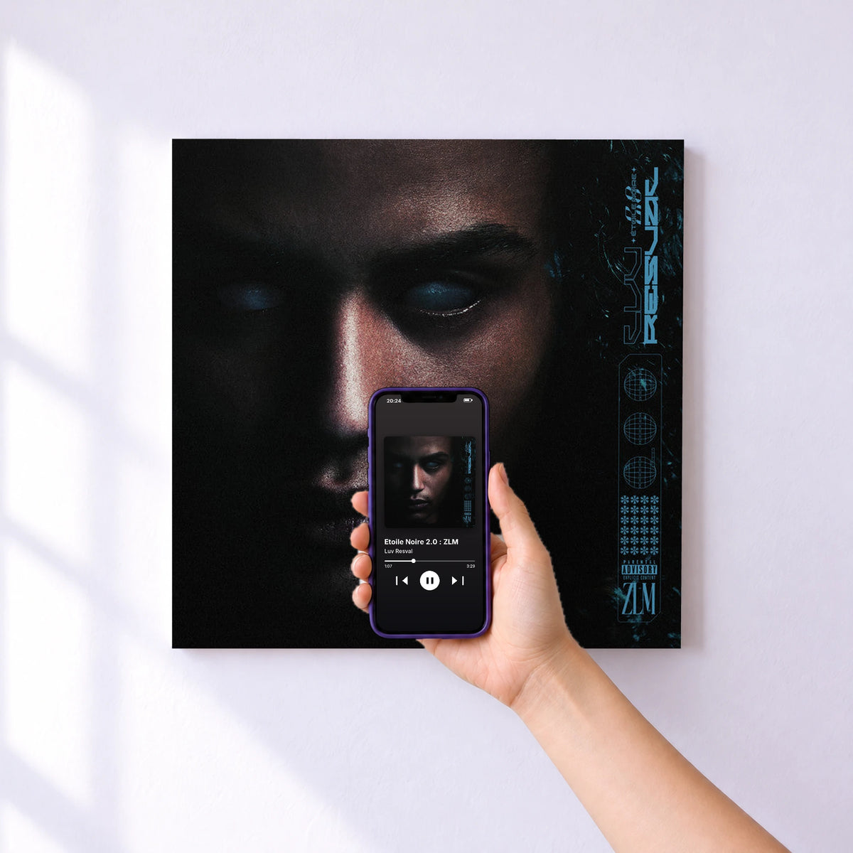 Affiche connectée Etoile Noire 2.0 : ZLM de Luv Resval au mur : l'album se lance en approchant le téléphone