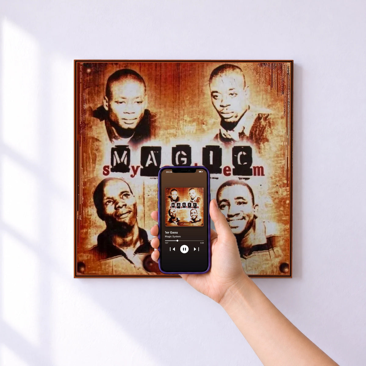 Affiche connectée 1er Gaou de Magic System au mur : l'album se lance en approchant le téléphone