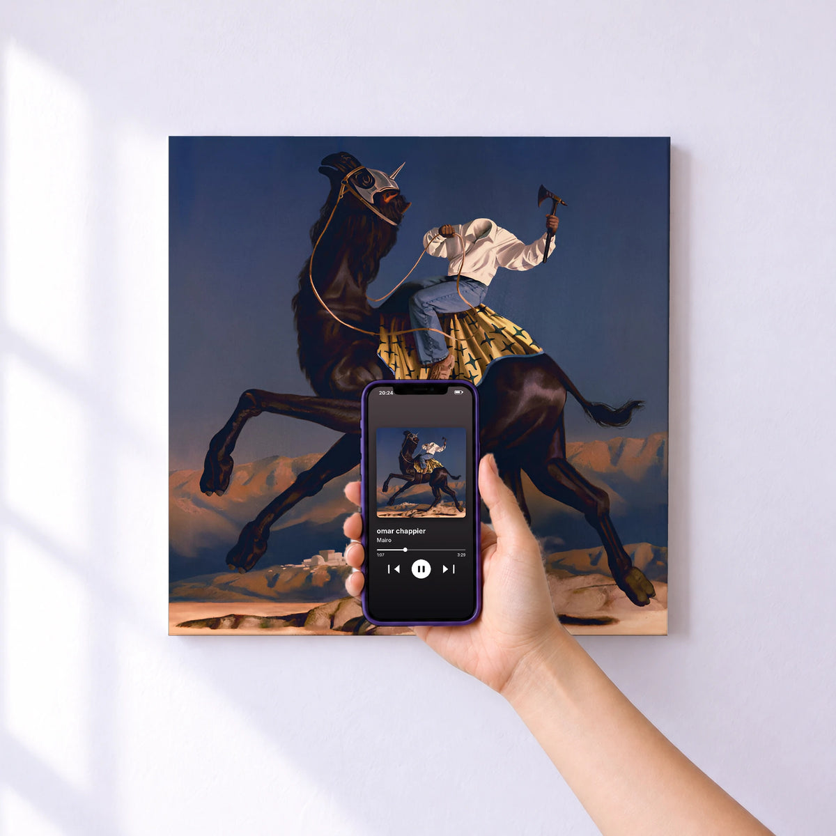 Affiche connectée omar chappier de Mairo au mur : l'album se lance en approchant le téléphone
