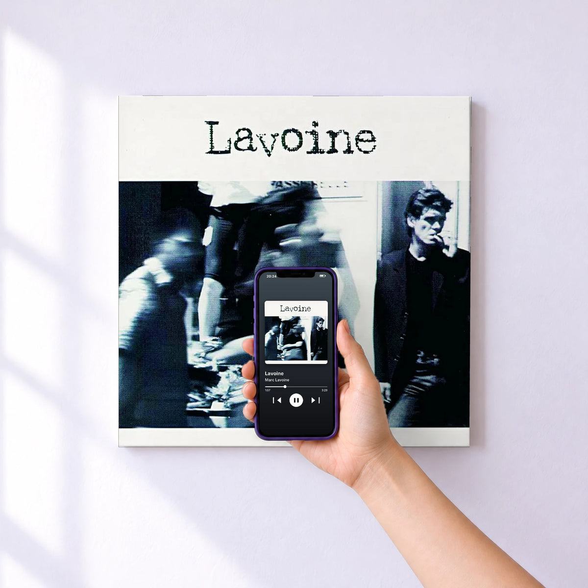 Affiche connectée Lavoine de Marc Lavoine au mur : l'album se lance en approchant le téléphone