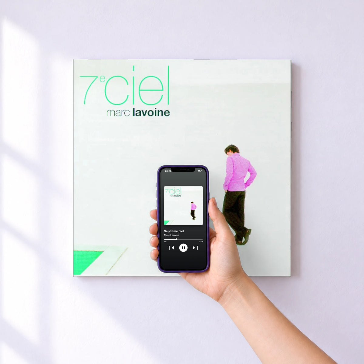 Affiche connectée Septieme ciel de Marc Lavoine au mur : l'album se lance en approchant le téléphone