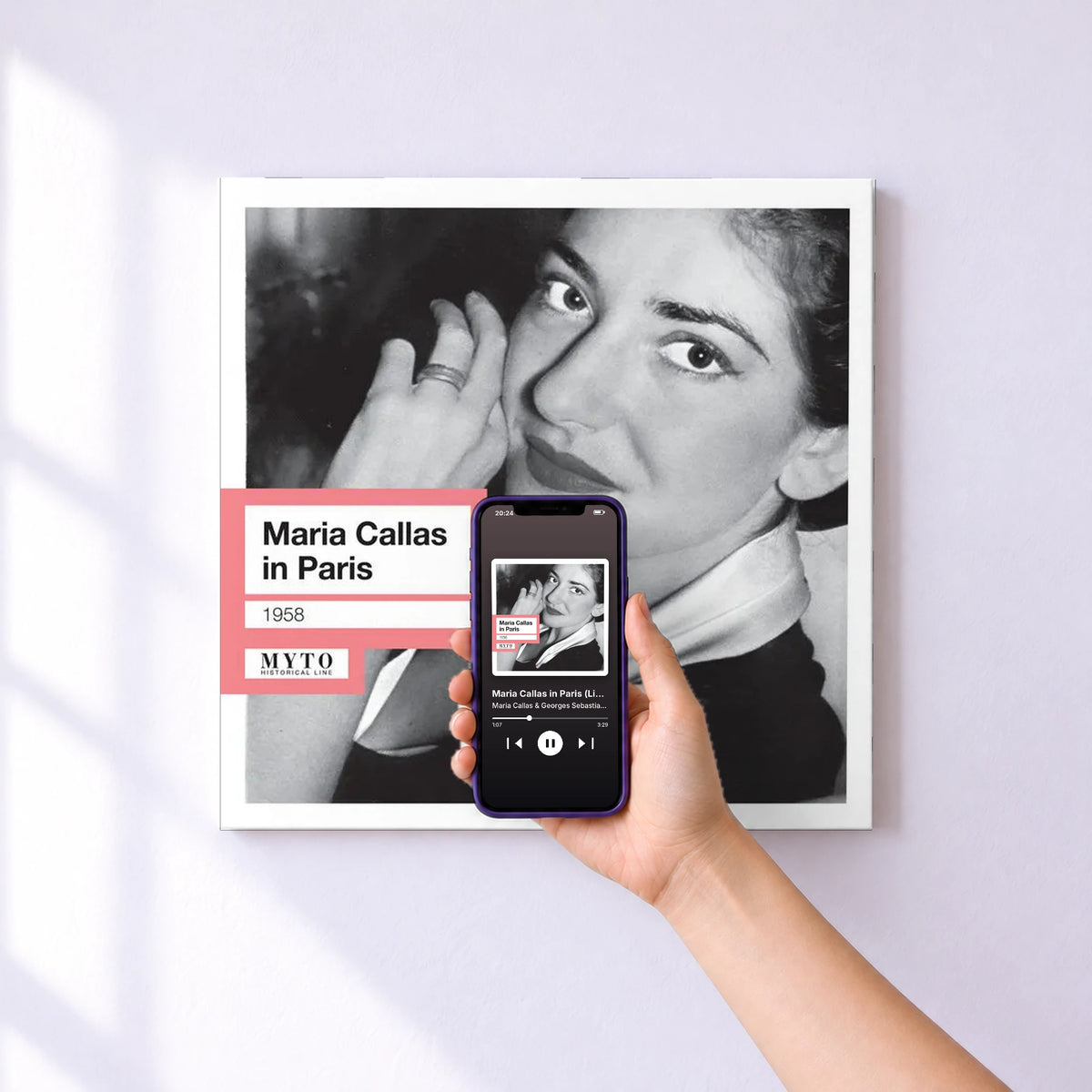 Affiche connectée Maria Callas in Paris (Live) de Maria Callas & Georges Sebastian & L'Orchestra Opéra National de Paris au mur : l'album se lance en approchant le téléphone