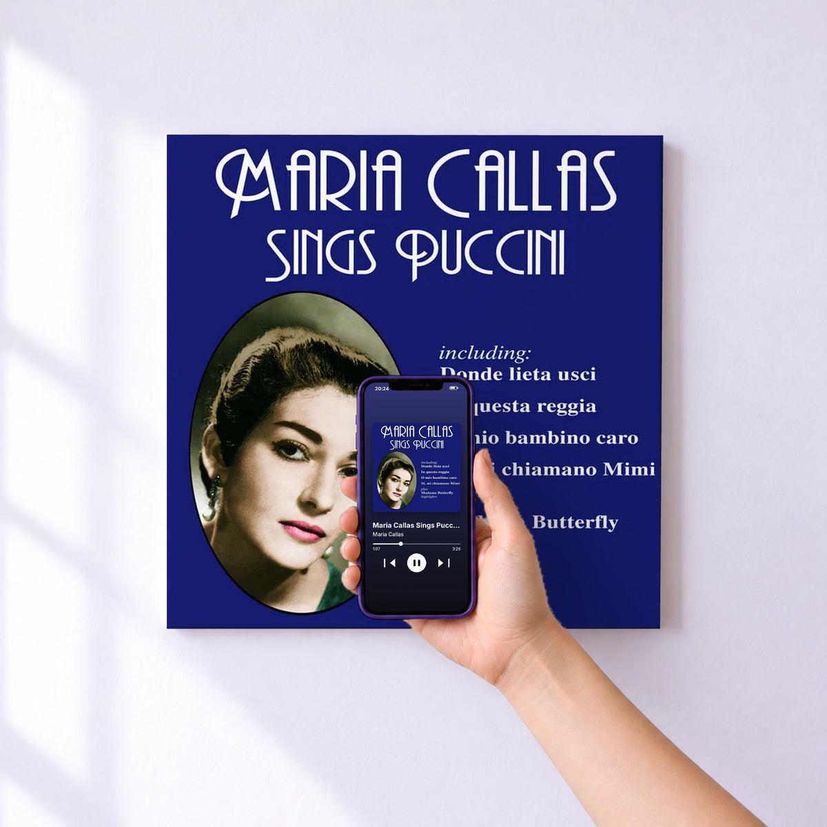 Affiche connectée Maria Callas Sings Puccini de Maria Callas au mur : l'album se lance en approchant le téléphone