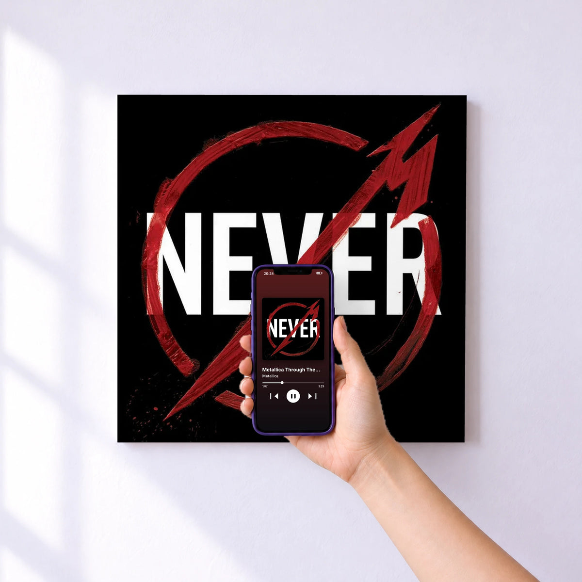 Affiche connectée Metallica Through The Never (Music From The Motion Picture) de Metallica au mur : l'album se lance en approchant le téléphone