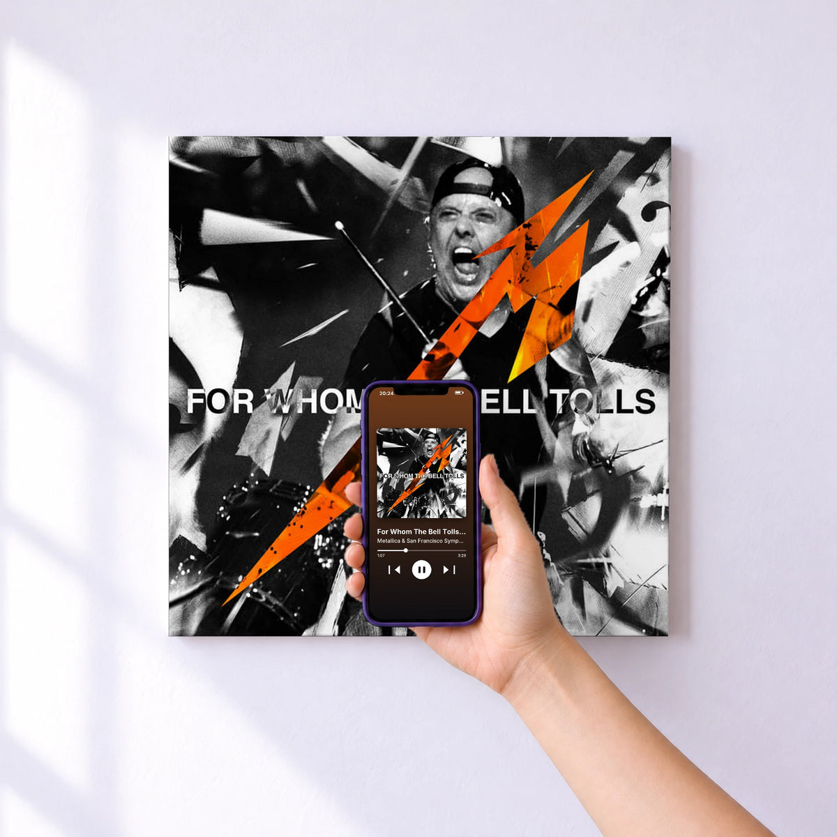 Affiche connectée For Whom The Bell Tolls (Live) de Metallica & San Francisco Symphony au mur : l'album se lance en approchant le téléphone