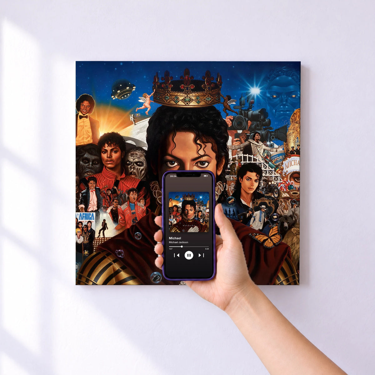 Affiche connectée Michael de Michael Jackson au mur : l'album se lance en approchant le téléphone