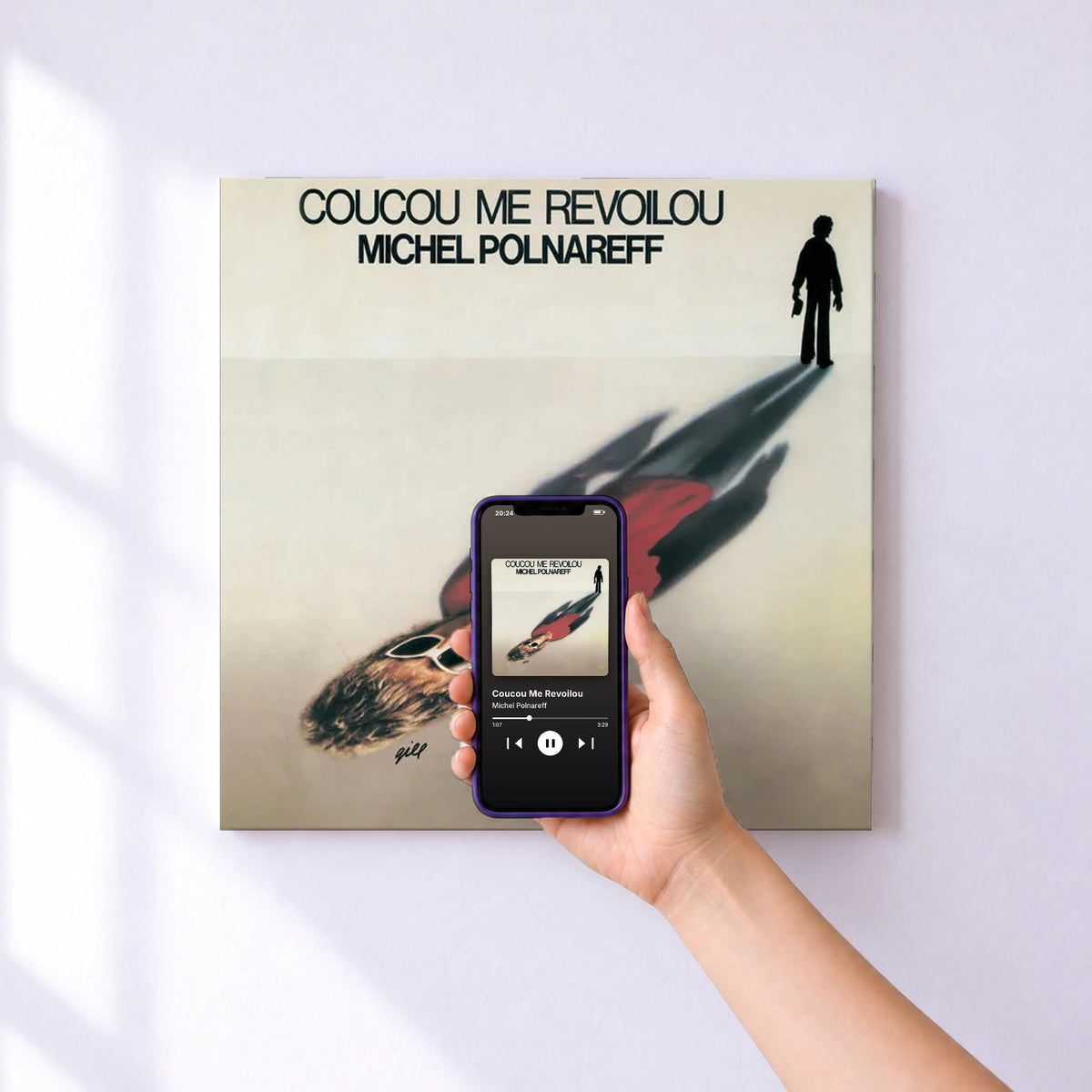 Affiche connectée Coucou Me Revoilou de Michel Polnareff au mur : l'album se lance en approchant le téléphone