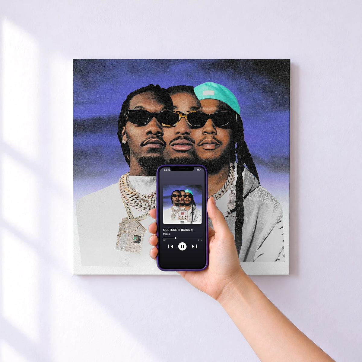 Affiche connectée CULTURE III (Deluxe) de Migos au mur : l'album se lance en approchant le téléphone