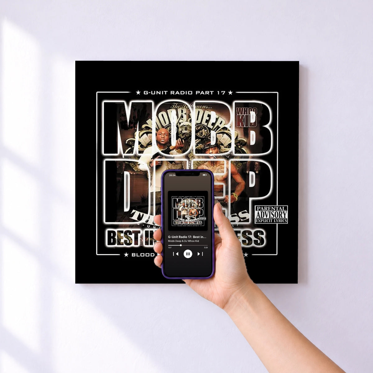 Affiche connectée G-Unit Radio 17: Best in the Bizness de Mobb Deep & DJ Whoo Kid au mur : l'album se lance en approchant le téléphone
