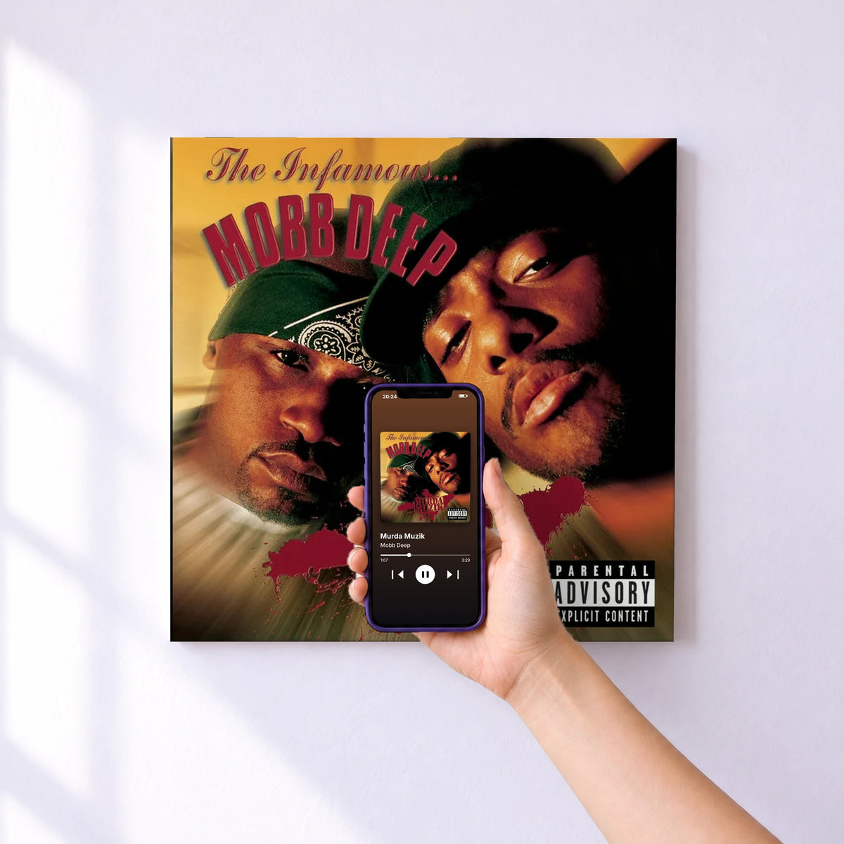 Affiche connectée Murda Muzik de Mobb Deep au mur : l'album se lance en approchant le téléphone