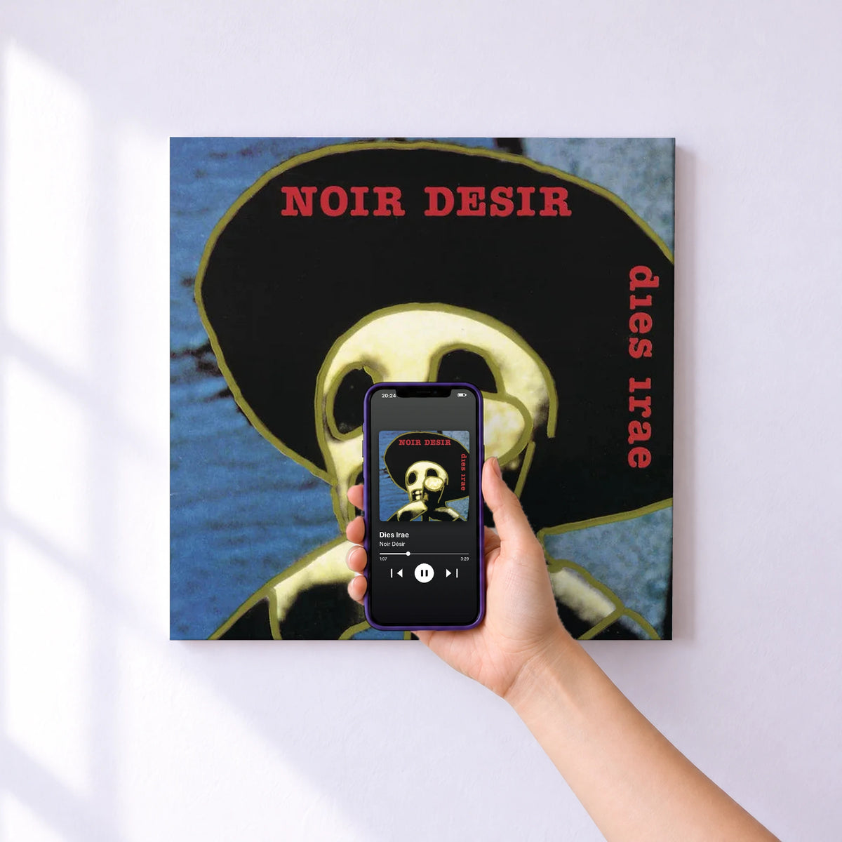 Affiche connectée Dies Irae de Noir Désir au mur : l'album se lance en approchant le téléphone