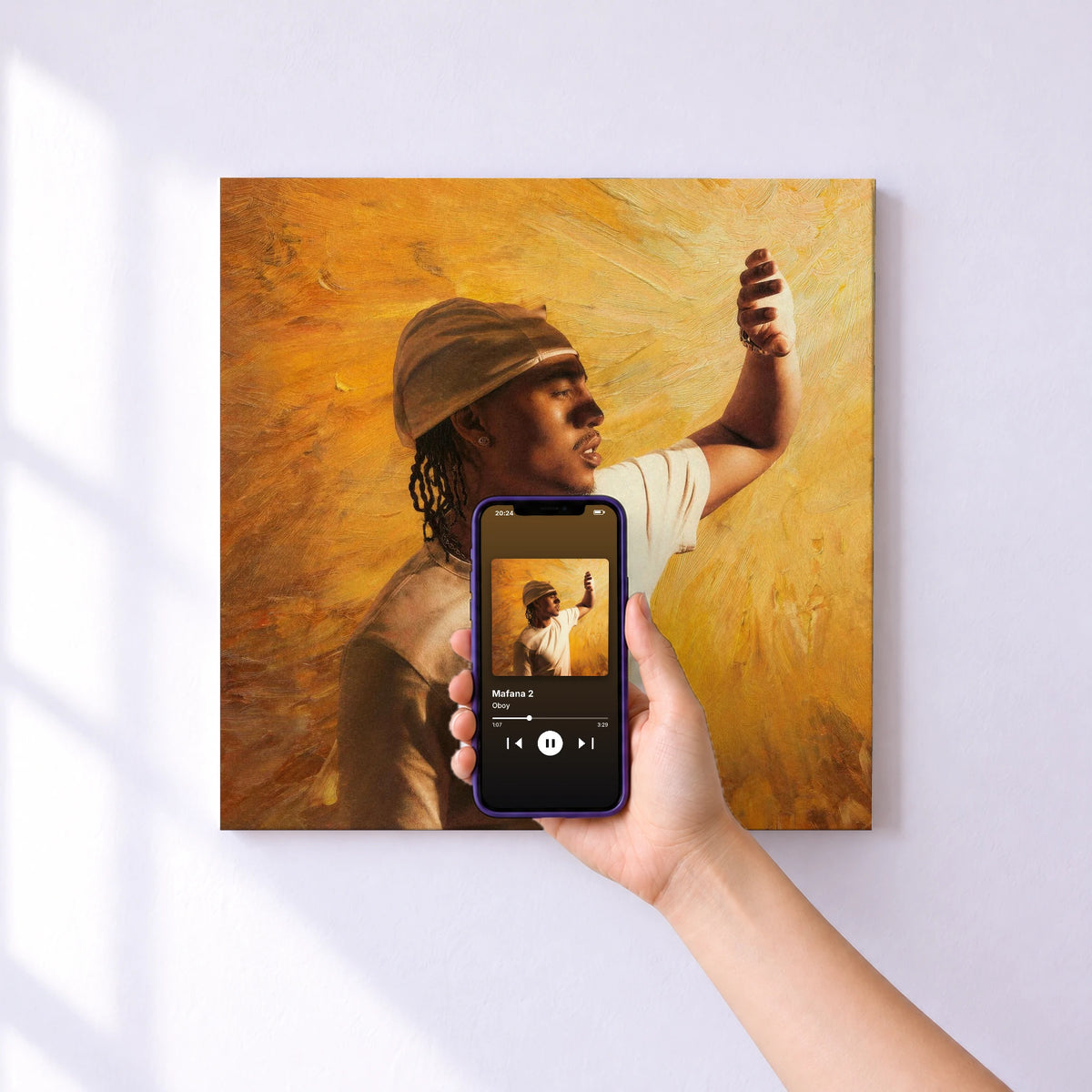 Affiche connectée Mafana 2 de Oboy au mur : l'album se lance en approchant le téléphone