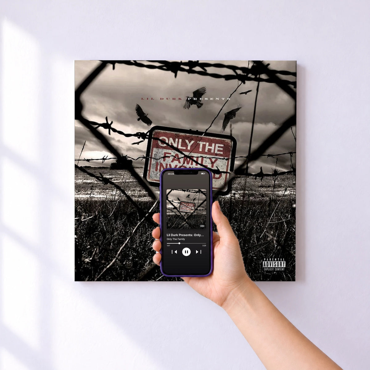 Affiche connectée Lil Durk Presents: Only The Family Involved, Vol. 1 de Only The Family au mur : l'album se lance en approchant le téléphone