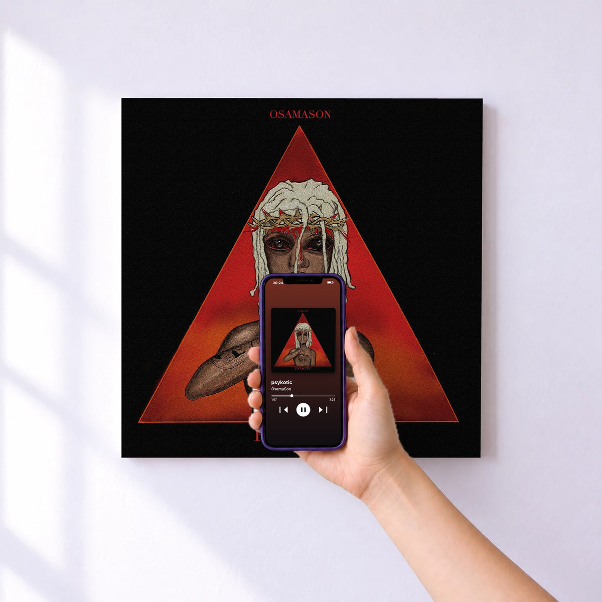 Affiche connectée psykotic de OsamaSon au mur : l'album se lance en approchant le téléphone