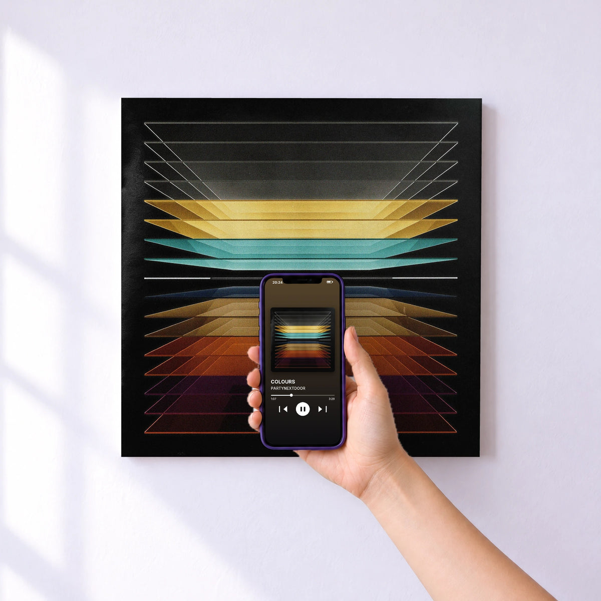 Affiche connectée COLOURS de PARTYNEXTDOOR au mur : l'album se lance en approchant le téléphone