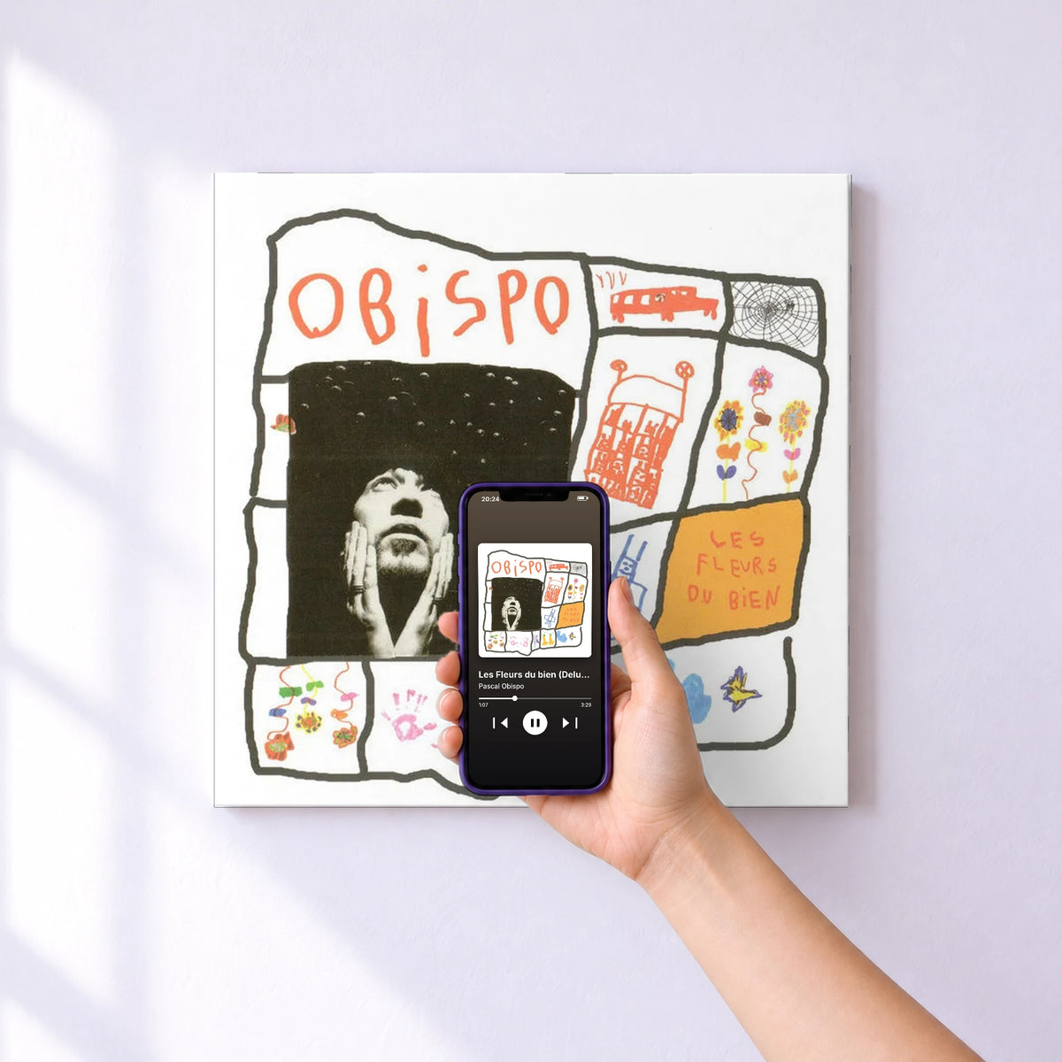 Affiche connectée Les Fleurs du bien (Deluxe Version) de Pascal Obispo au mur : l'album se lance en approchant le téléphone