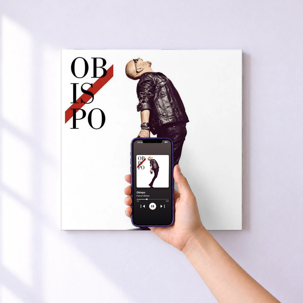 Affiche connectée Obispo de Pascal Obispo au mur : l'album se lance en approchant le téléphone