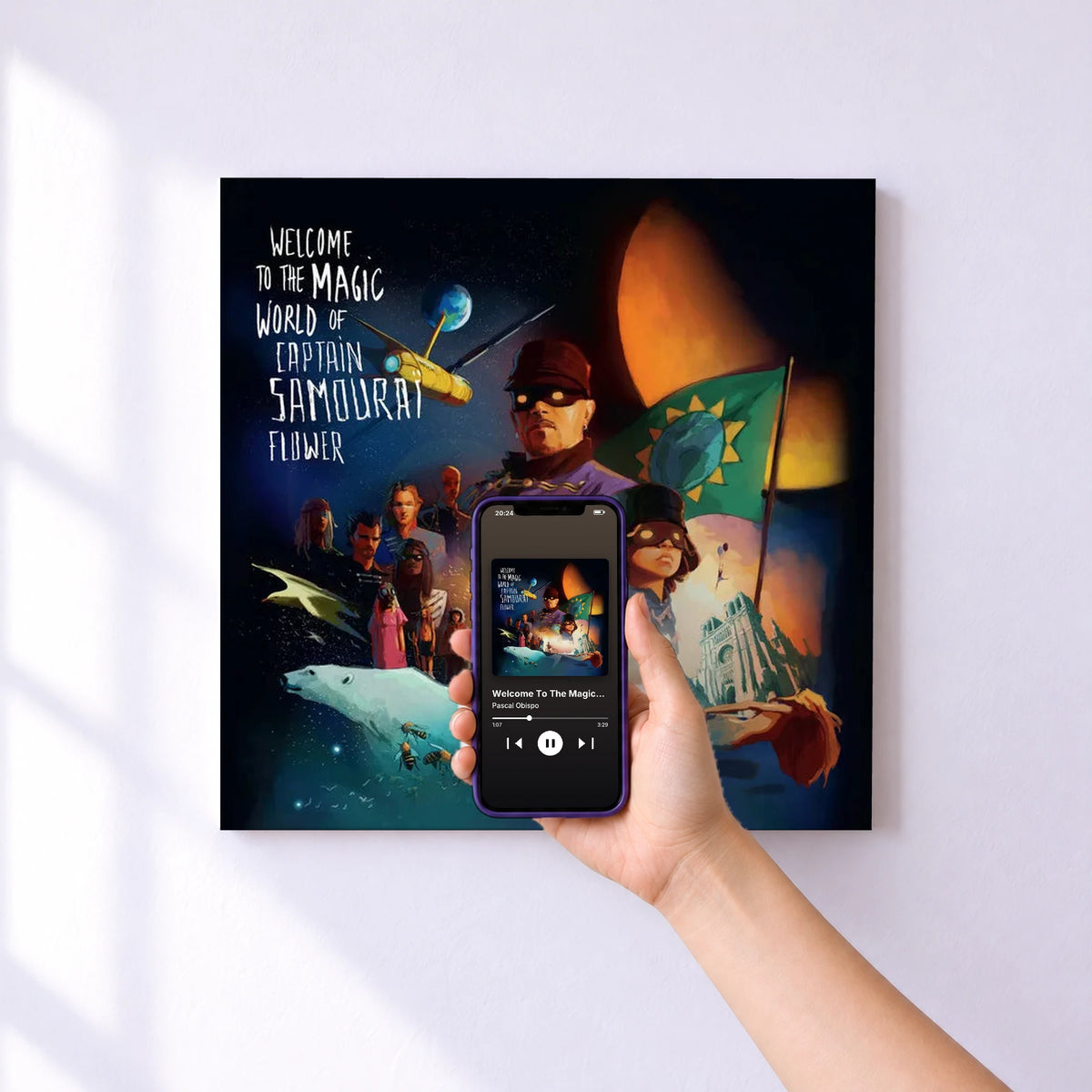 Affiche connectée Welcome To The Magic World Of Captain Samouraï Flower de Pascal Obispo au mur : l'album se lance en approchant le téléphone