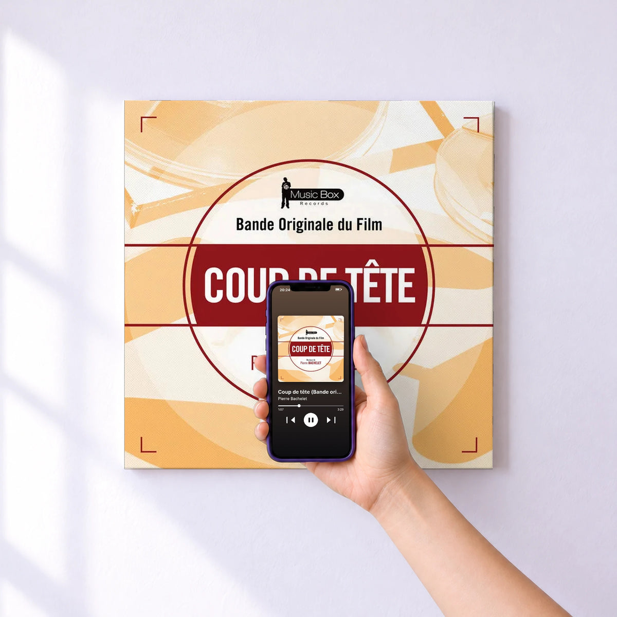 Affiche connectée Coup de tête (Bande originale du film) de Pierre Bachelet au mur : l'album se lance en approchant le téléphone