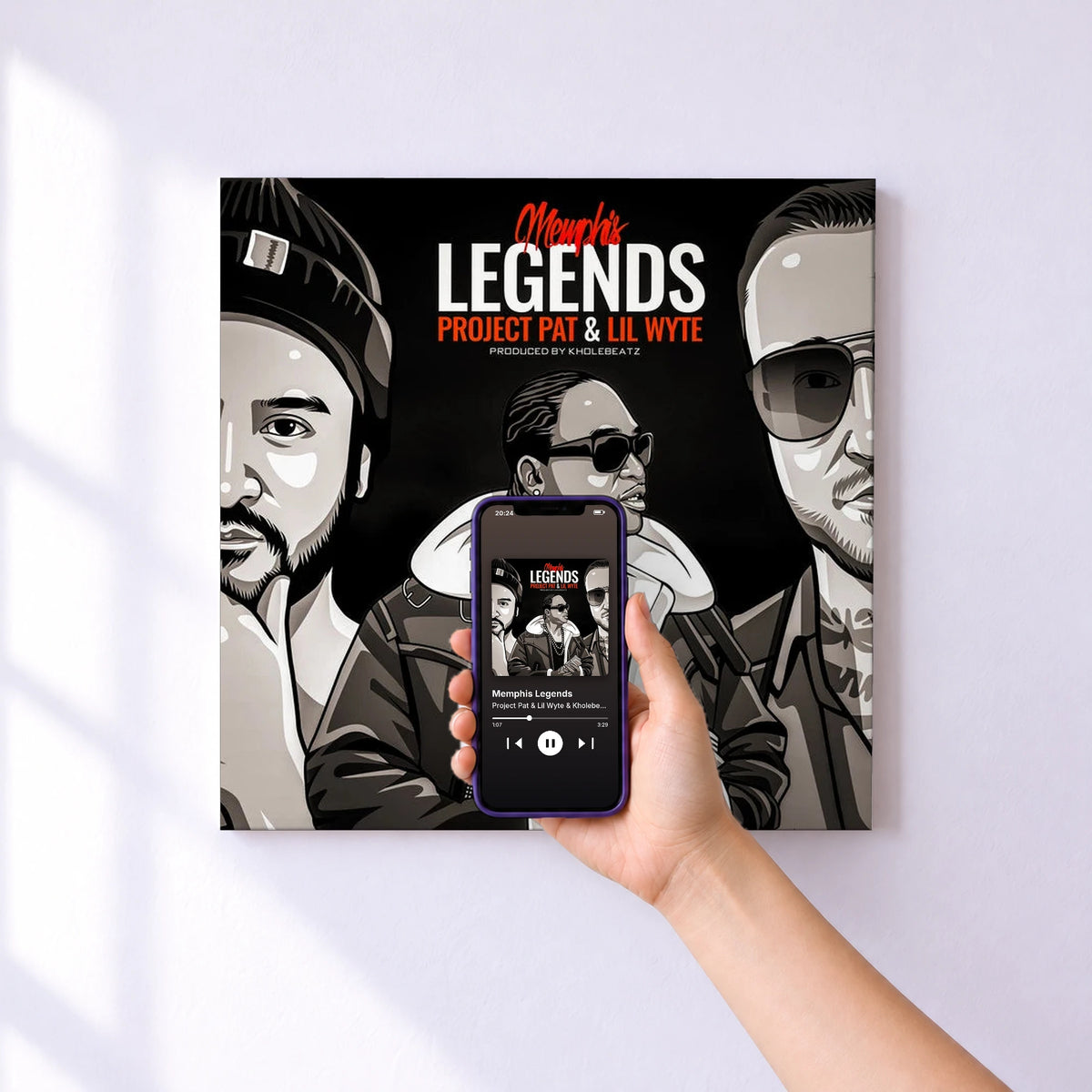 Affiche connectée Memphis Legends de Project Pat & Lil Wyte & Kholebeatz au mur : l'album se lance en approchant le téléphone