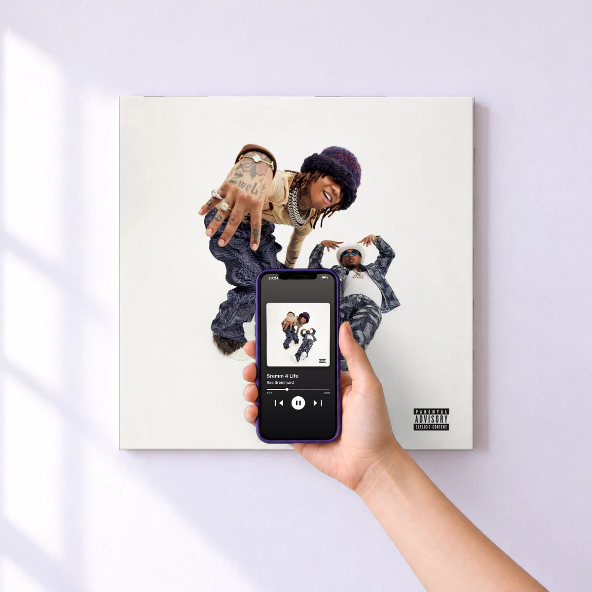 Affiche connectée Sremm 4 Life de Rae Sremmurd au mur : l'album se lance en approchant le téléphone