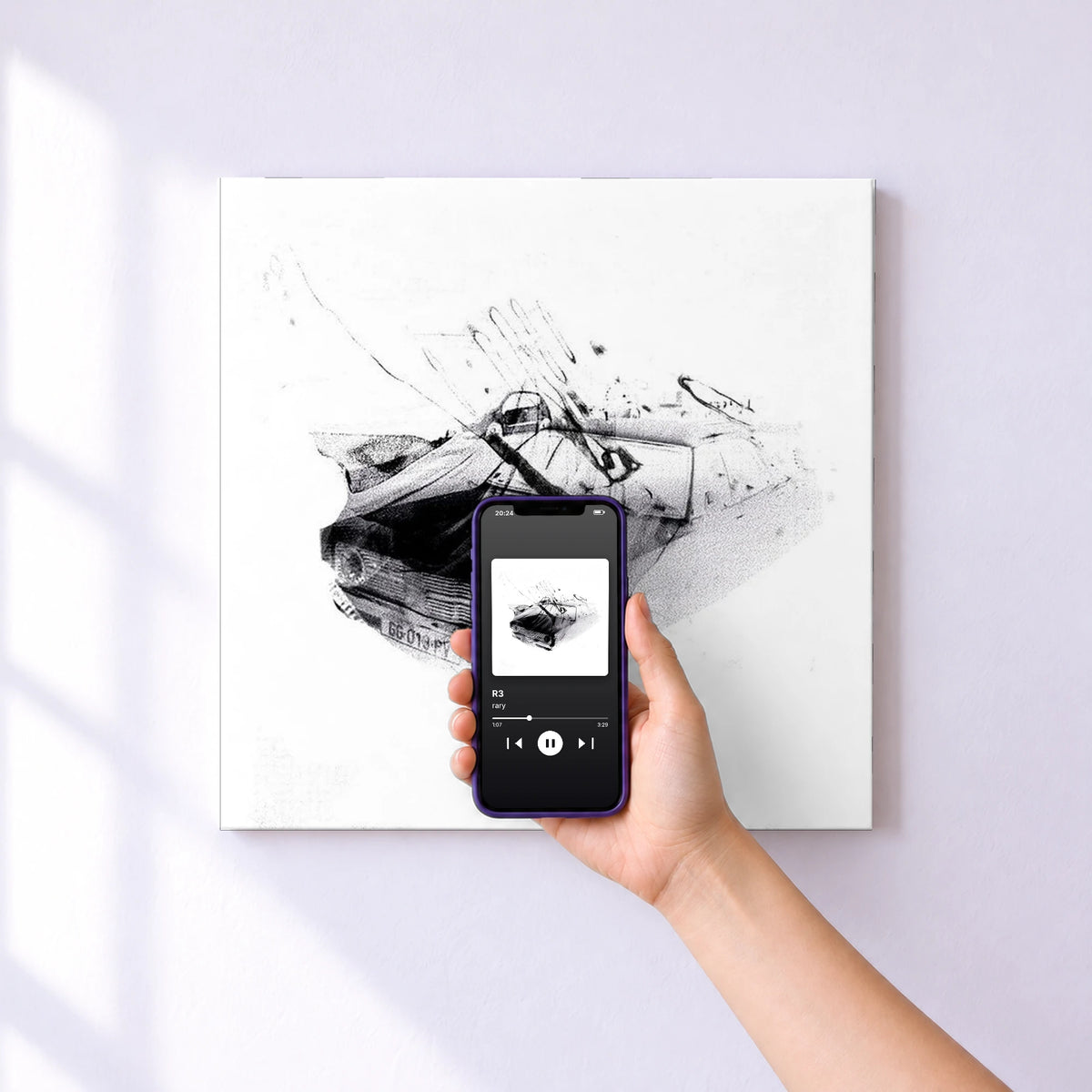 Affiche connectée R3 de rary au mur : l'album se lance en approchant le téléphone