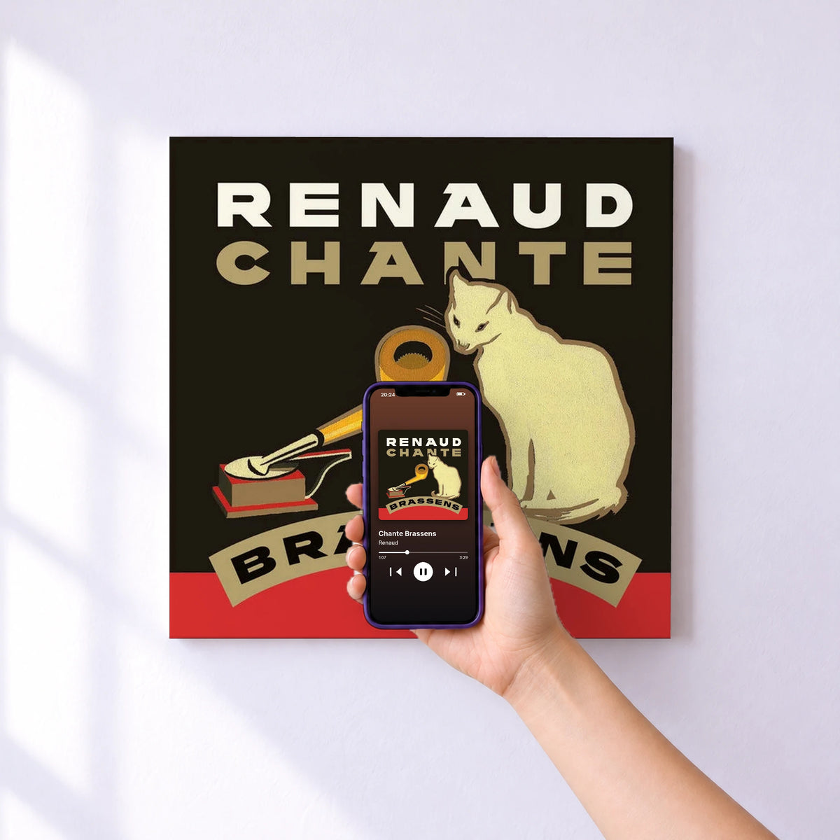 Affiche connectée Chante Brassens de Renaud au mur : l'album se lance en approchant le téléphone