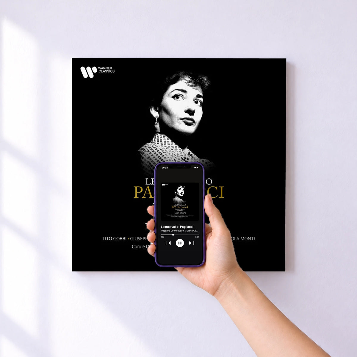 Affiche connectée Leoncavallo: Pagliacci de Ruggero Leoncavallo & Maria Callas & Giuseppe Di Stefano & Tito Gobbi & Orchestra Del Teatro Alla Scala, Milano & Tullio au mur : l'album se lance en approchant le téléphone