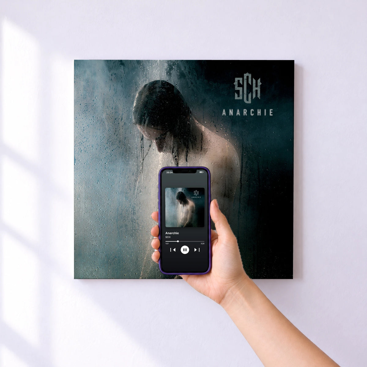 Affiche connectée Anarchie de SCH au mur : l'album se lance en approchant le téléphone
