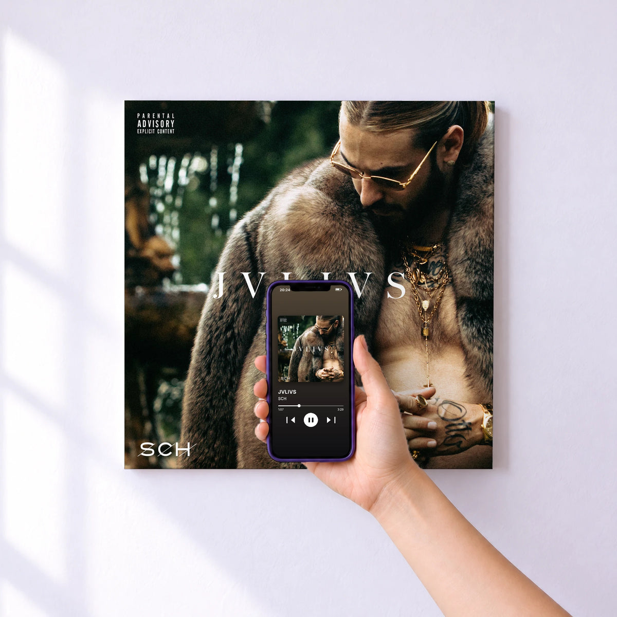 Affiche connectée JVLIVS de SCH au mur : l'album se lance en approchant le téléphone