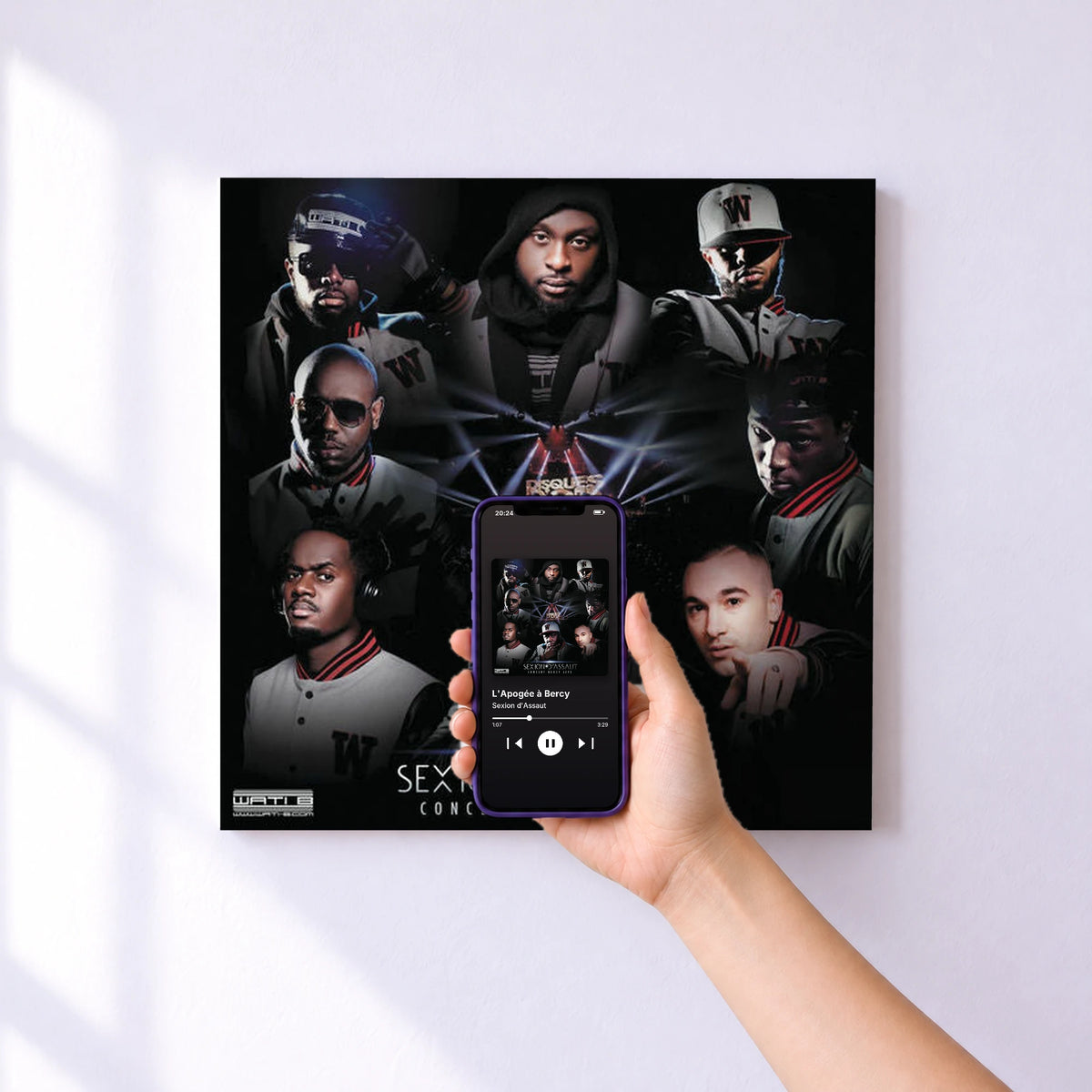 Affiche connectée L'Apogée à Bercy de Sexion d'Assaut au mur : l'album se lance en approchant le téléphone