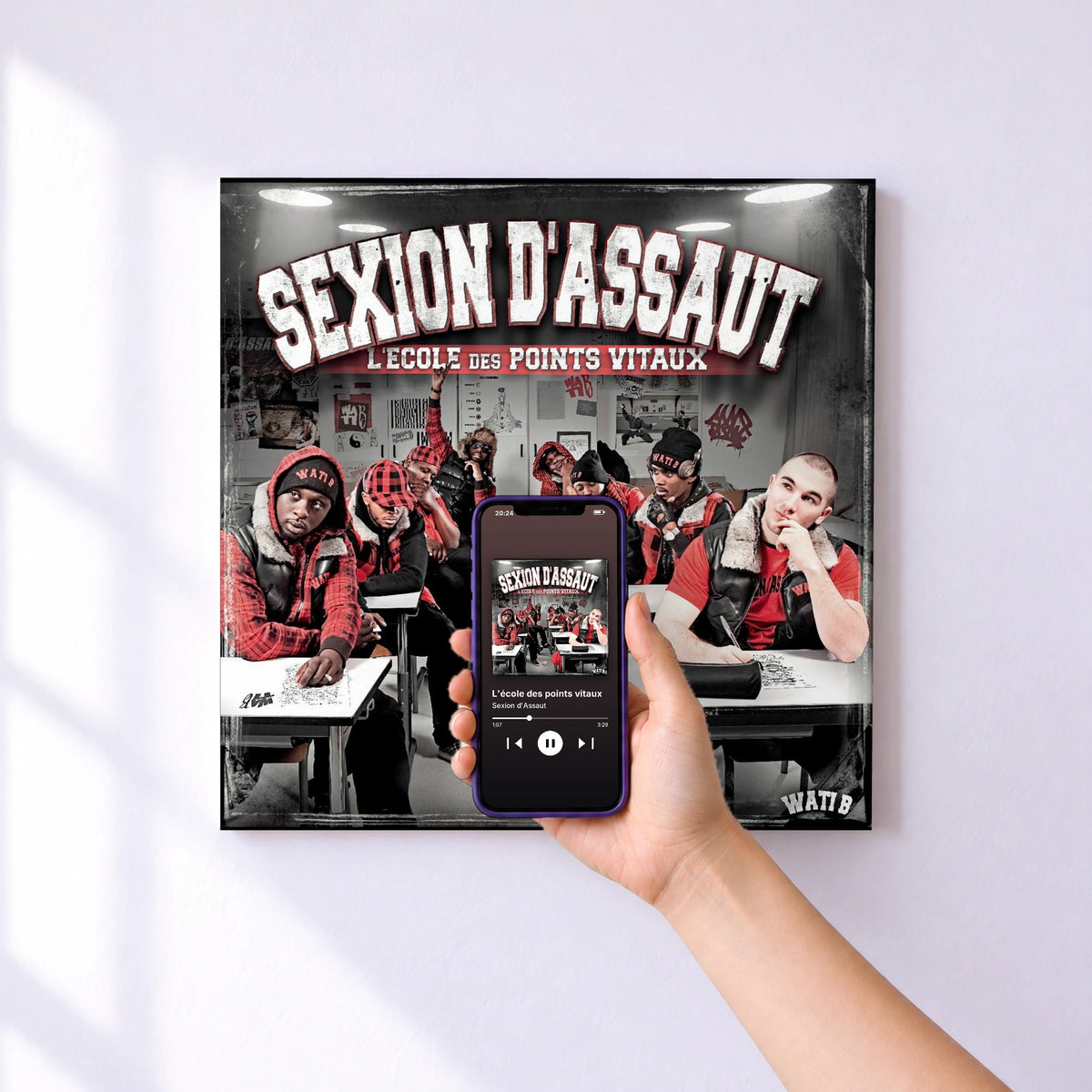 Affiche connectée L'école des points vitaux de Sexion d'Assaut au mur : l'album se lance en approchant le téléphone