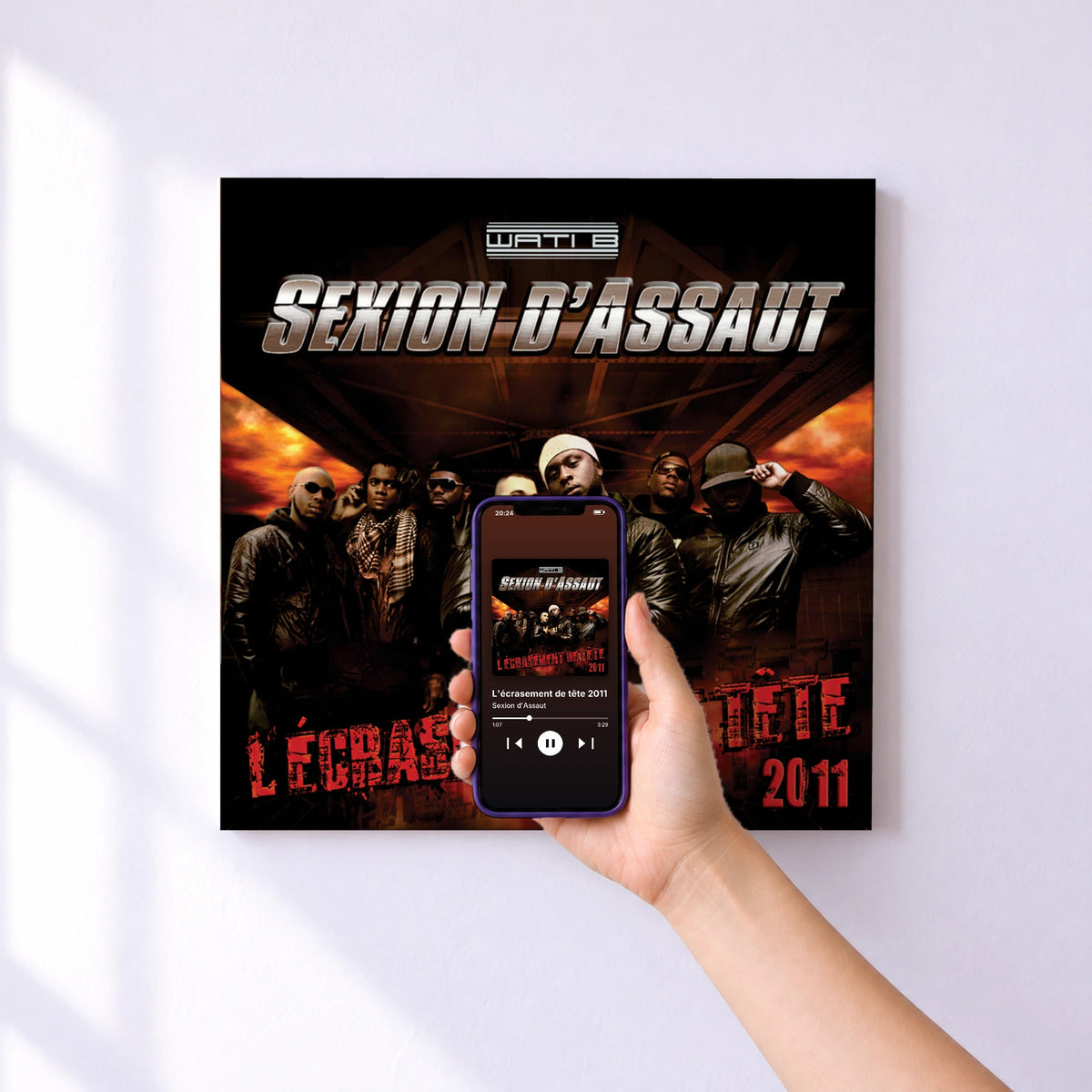 Affiche connectée L'écrasement de tête 2011 de Sexion d'Assaut au mur : l'album se lance en approchant le téléphone