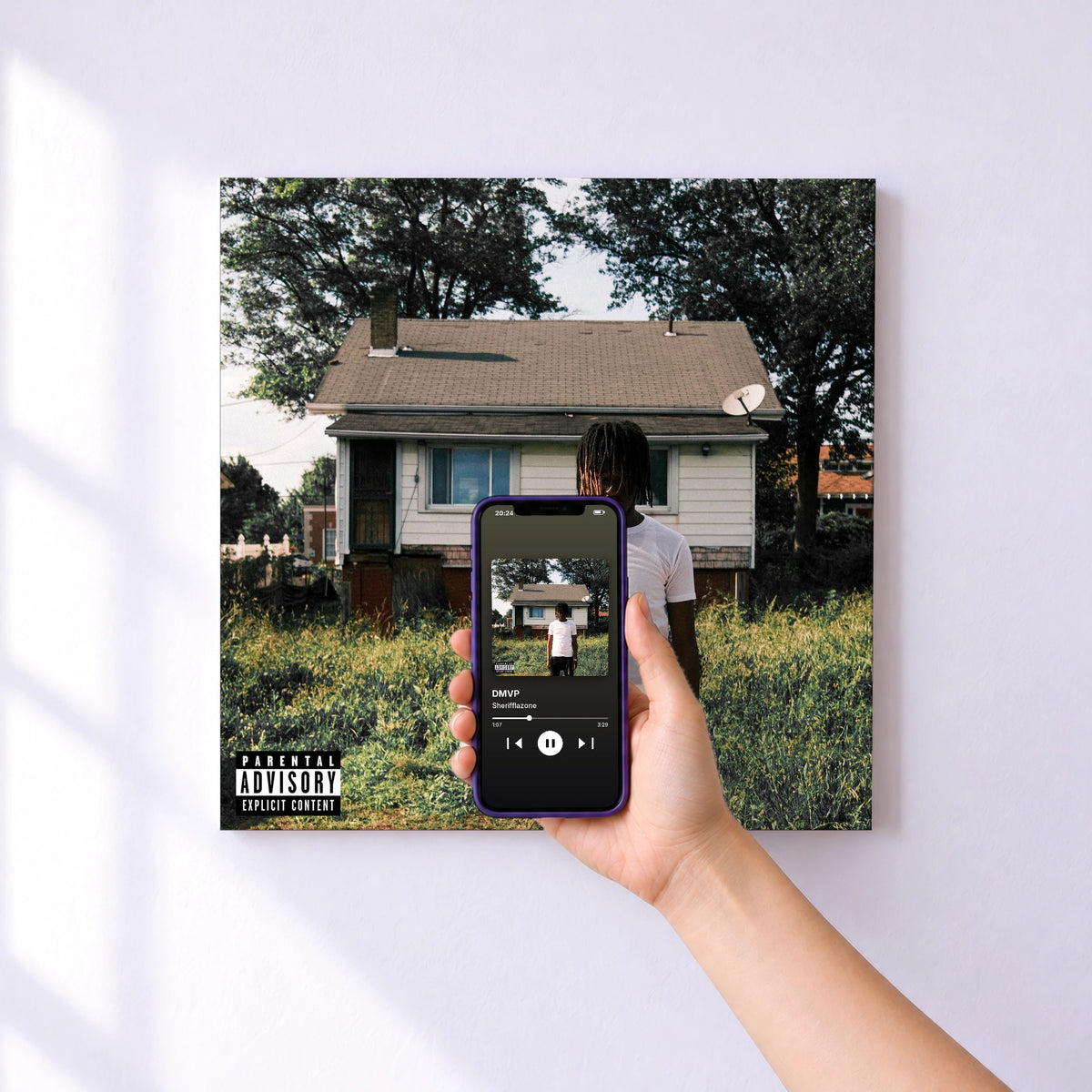 Affiche connectée DMVP de Sherifflazone au mur : l'album se lance en approchant le téléphone
