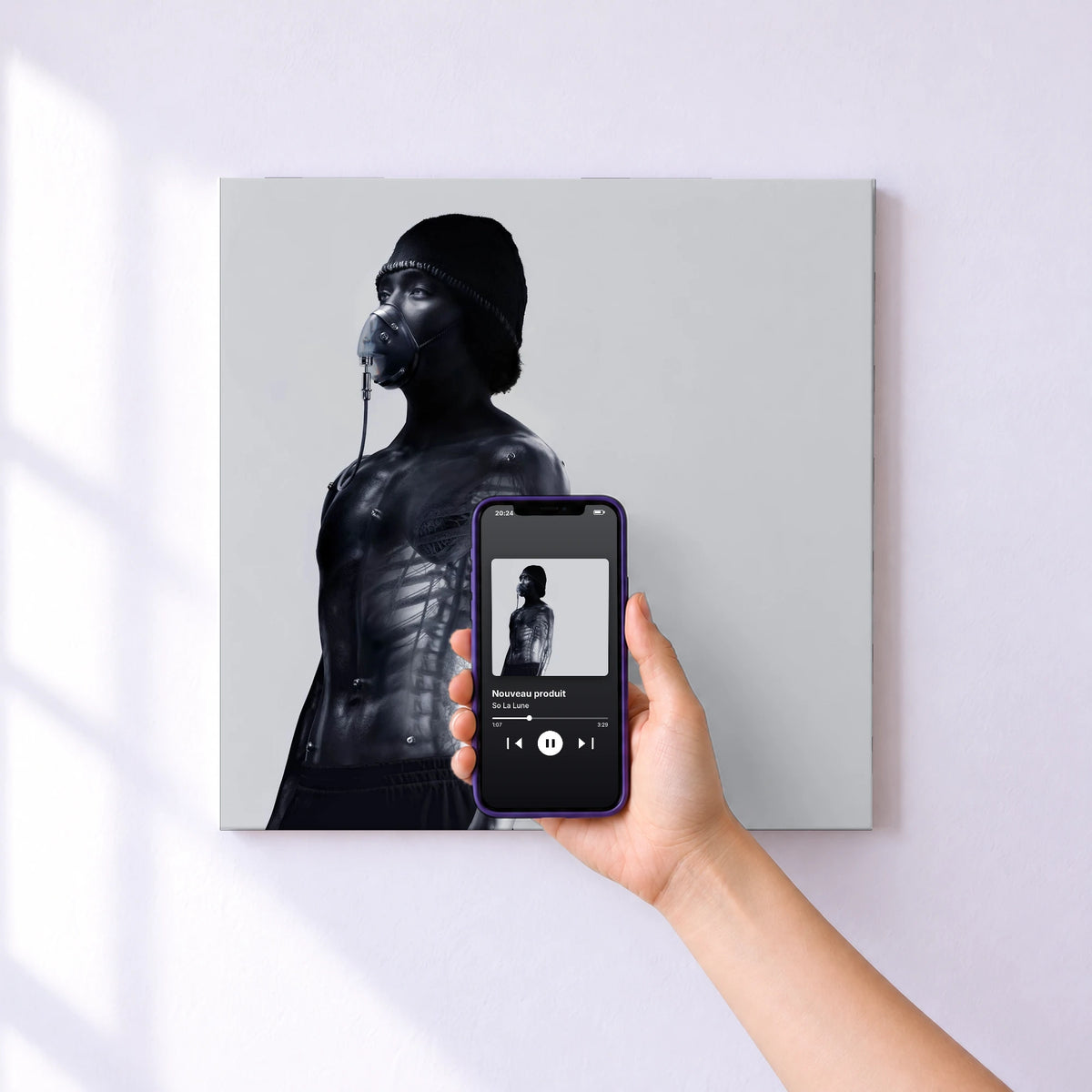 Affiche connectée Nouveau produit de So La Lune au mur : l'album se lance en approchant le téléphone