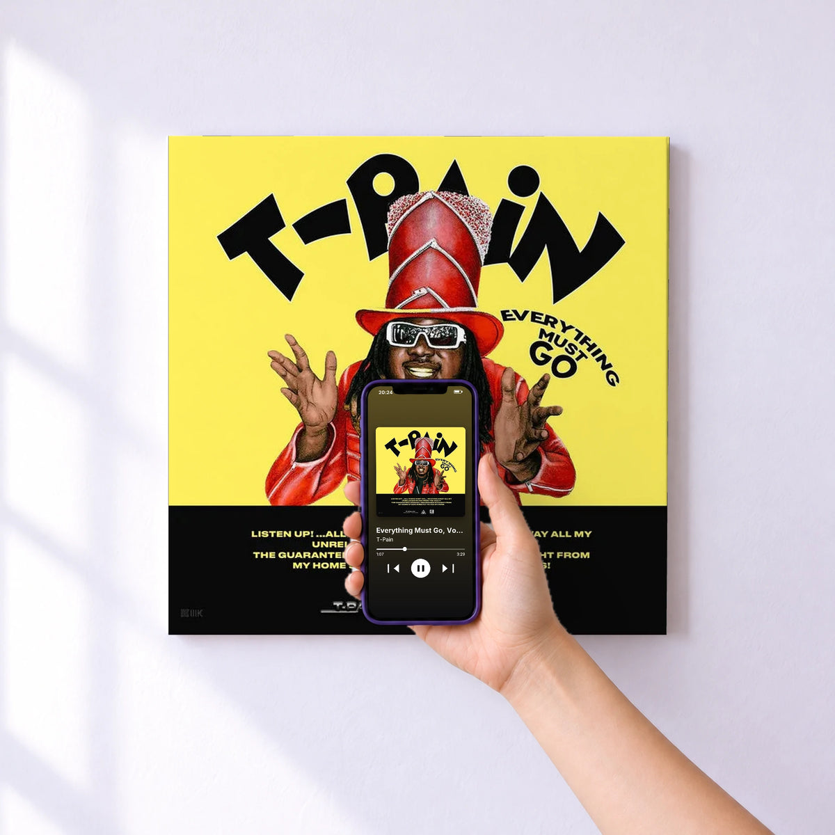 Affiche connectée Everything Must Go, Vol. 1 de T-Pain au mur : l'album se lance en approchant le téléphone