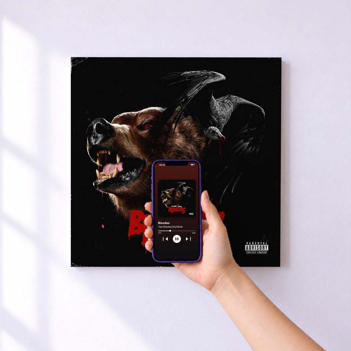 Affiche connectée Bloodas de Tee Grizzley & Lil Durk au mur : l'album se lance en approchant le téléphone