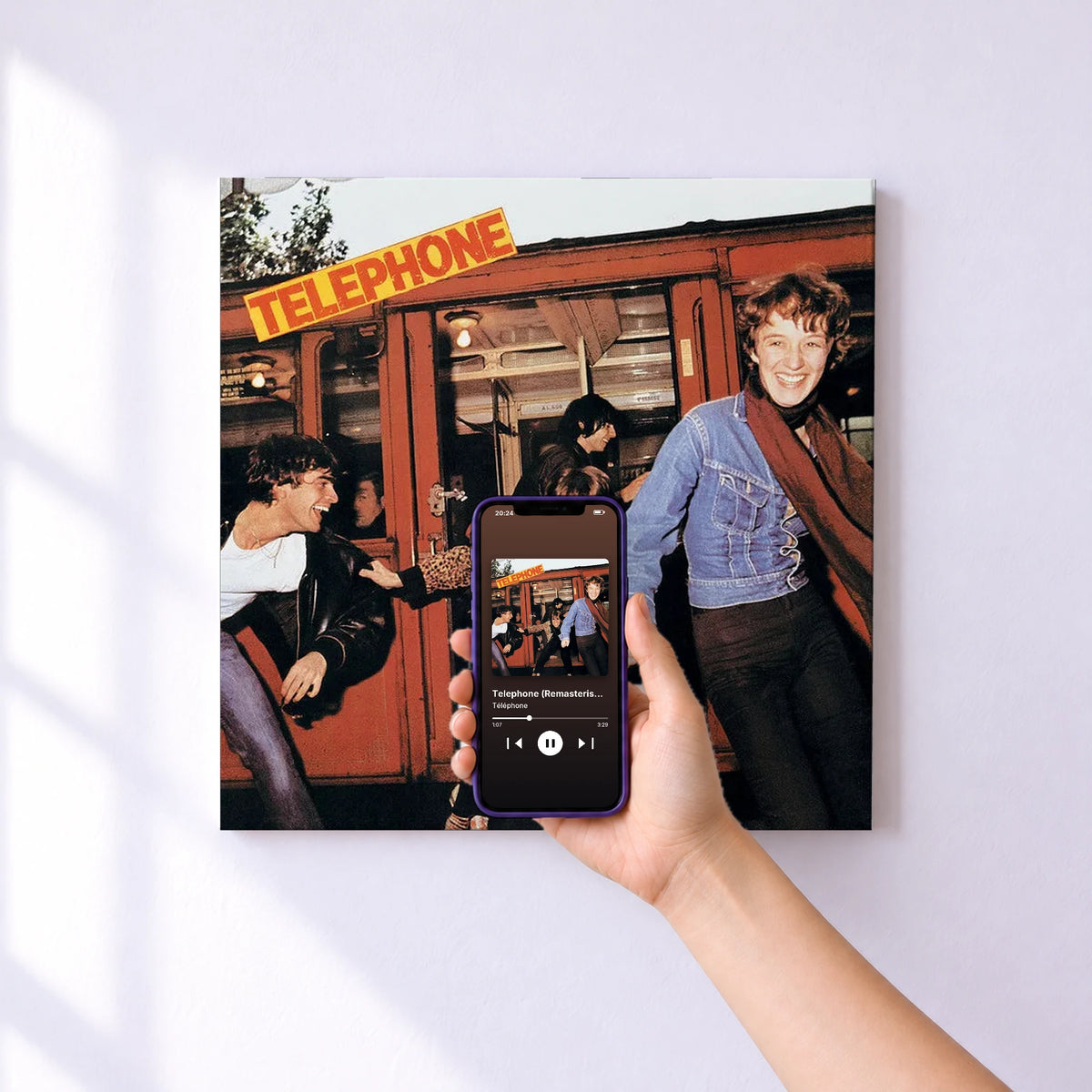 Affiche connectée Telephone (Remasterisé en 2015) de Téléphone au mur : l'album se lance en approchant le téléphone