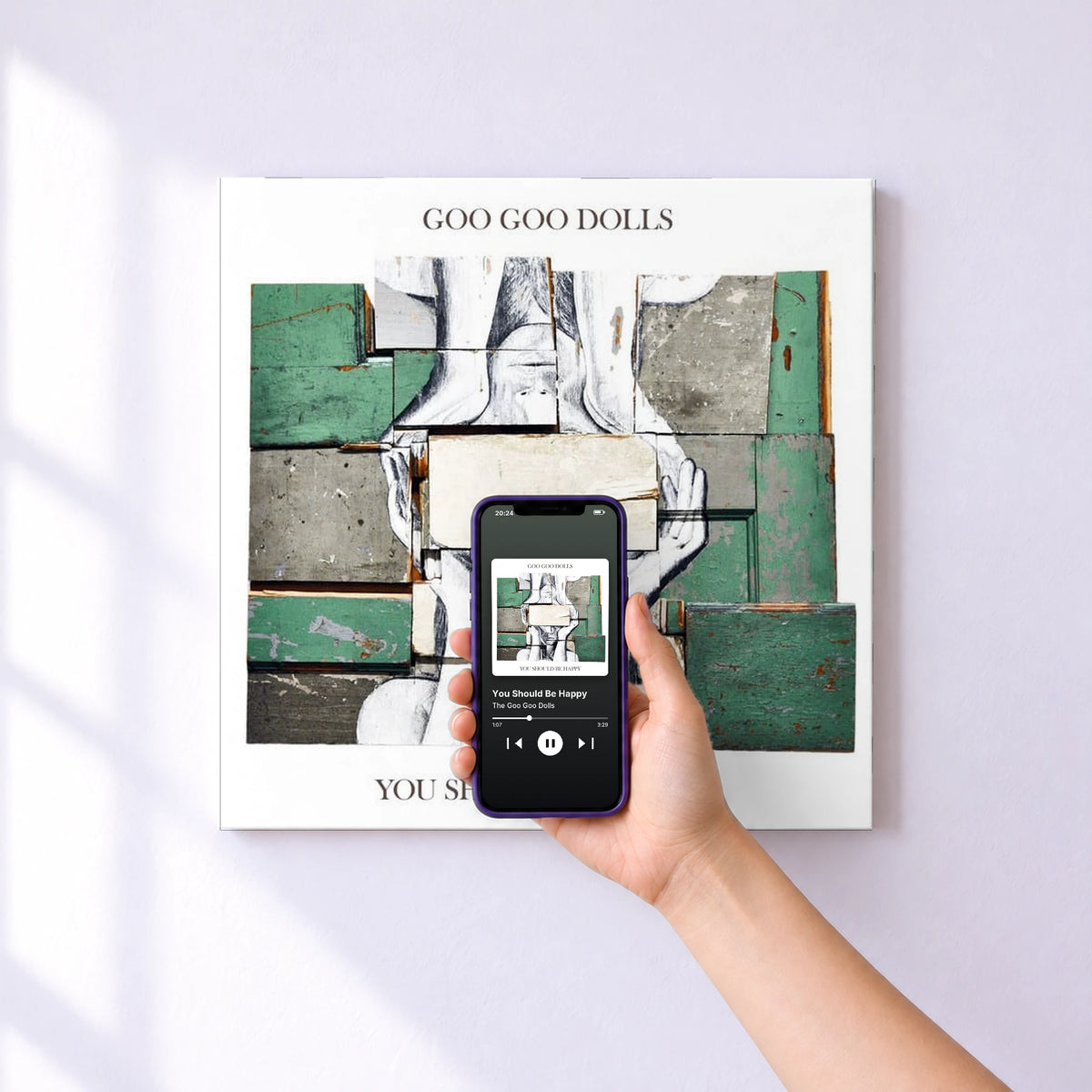 Affiche connectée You Should Be Happy de The Goo Goo Dolls au mur : l'album se lance en approchant le téléphone