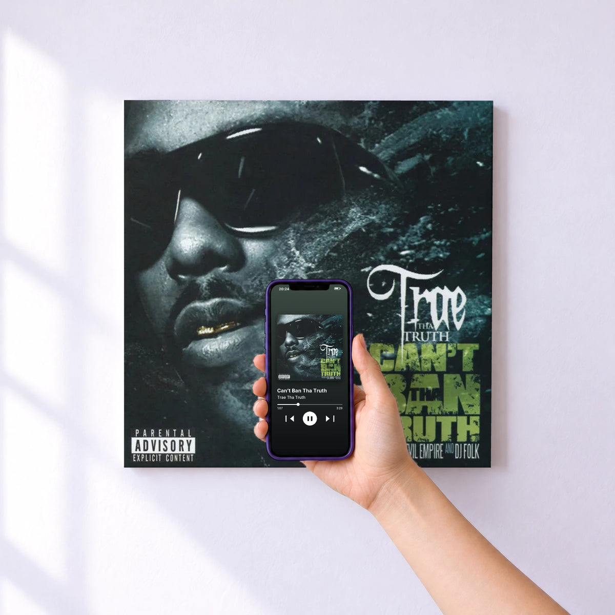 Affiche connectée Can’t Ban Tha Truth de Trae Tha Truth au mur : l'album se lance en approchant le téléphone