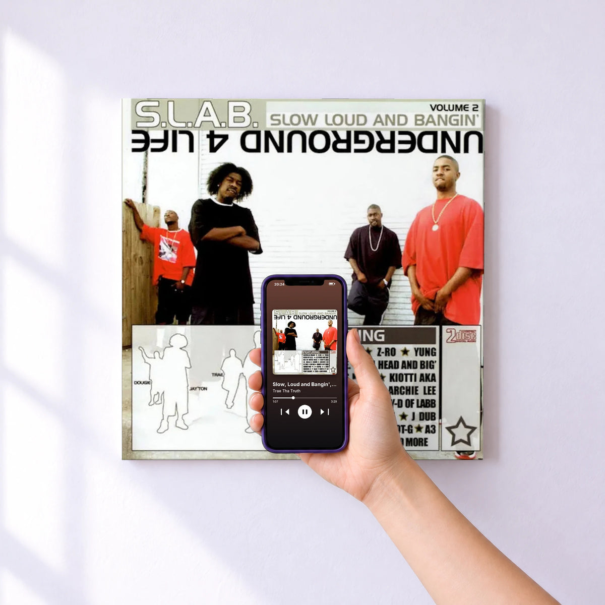 Affiche connectée Slow, Loud and Bangin', Vol. 2 de Trae Tha Truth au mur : l'album se lance en approchant le téléphone