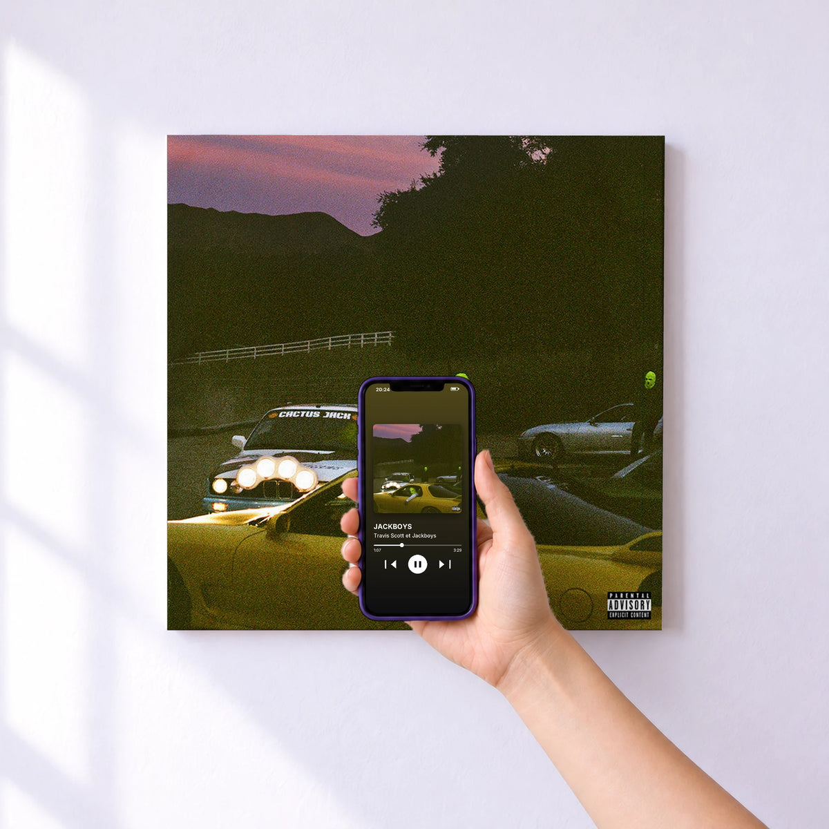 Affiche connectée JACKBOYS de Travis Scott et Jackboys au mur : l'album se lance en approchant le téléphone