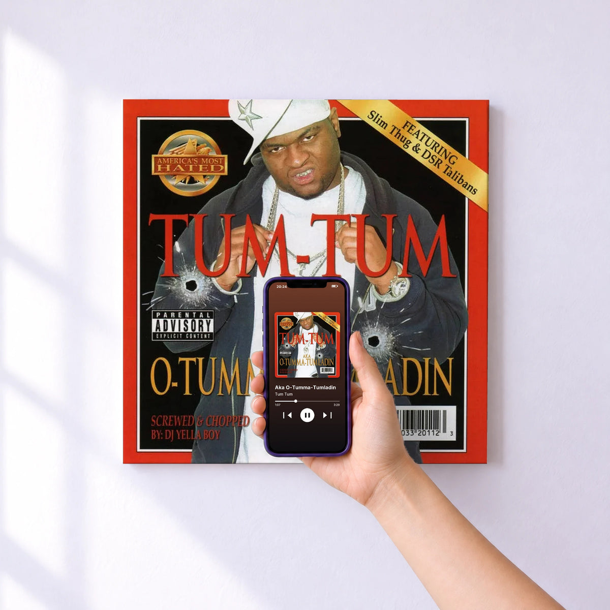 Affiche connectée Aka O-Tumma-Tumladin de Tum Tum au mur : l'album se lance en approchant le téléphone