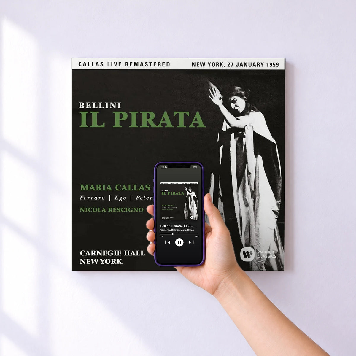 Affiche connectée Bellini: Il pirata (1959 - New York) - Callas Live Remastered de Vincenzo Bellini & Maria Callas au mur : l'album se lance en approchant le téléphone