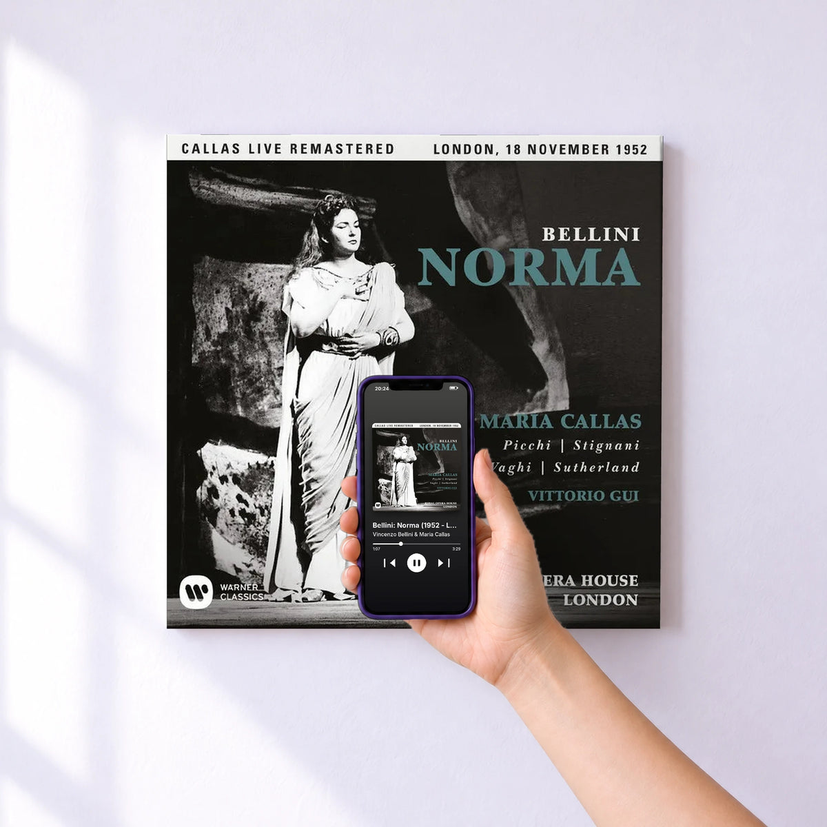 Affiche connectée Bellini: Norma (1952 - London) - Callas Live Remastered de Vincenzo Bellini & Maria Callas au mur : l'album se lance en approchant le téléphone