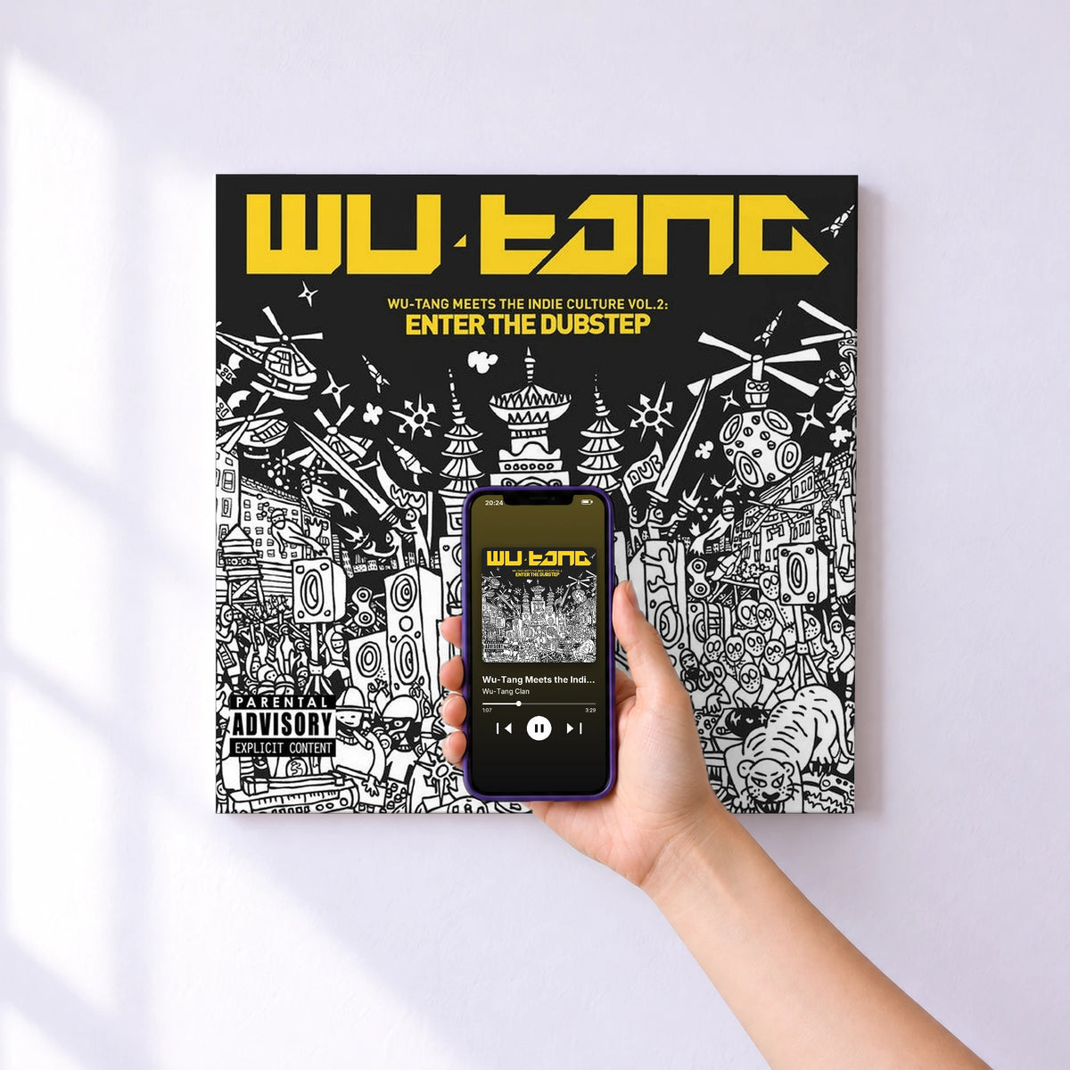 Affiche connectée Wu-Tang Meets the Indie Culture Vol. 2: Enter the Dubstep de Wu-Tang Clan au mur : l'album se lance en approchant le téléphone