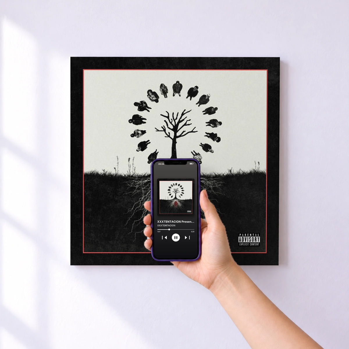 Affiche connectée XXXTENTACION Presents : Members Only, Vol. 4 de XXXTENTACION au mur : l'album se lance en approchant le téléphone