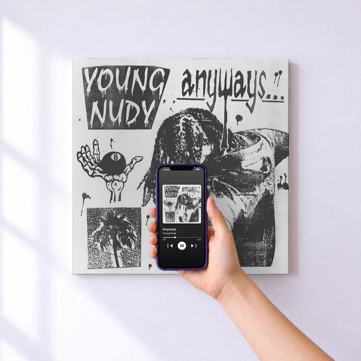 Affiche connectée Anyways de Young Nudy au mur : l'album se lance en approchant le téléphone