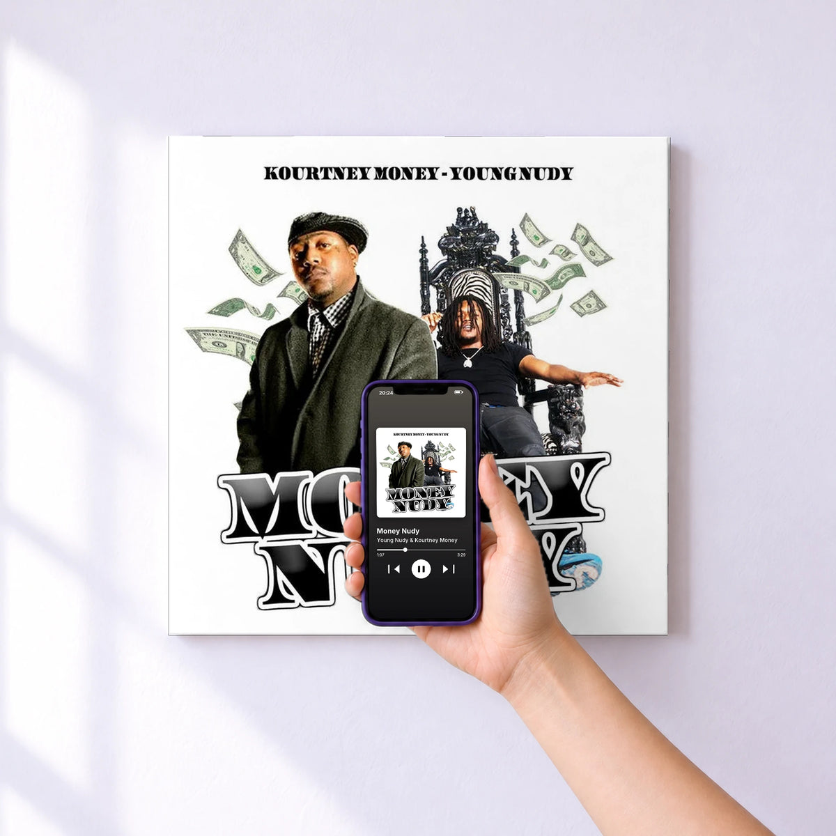 Affiche connectée Money Nudy de Young Nudy & Kourtney Money au mur : l'album se lance en approchant le téléphone