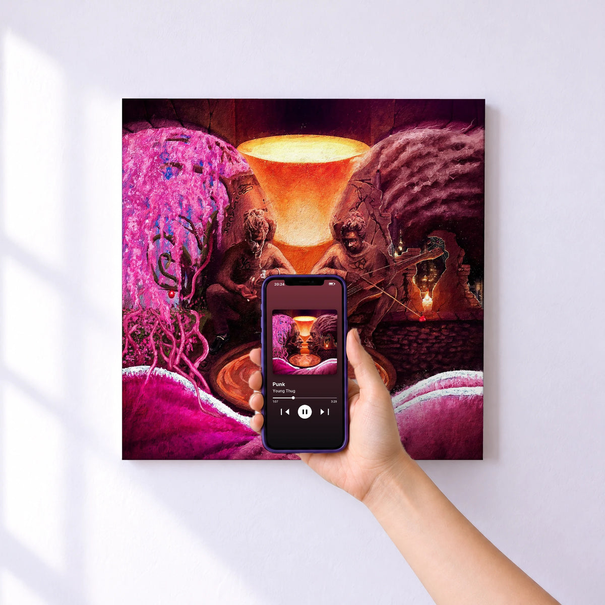 Affiche connectée Punk de Young Thug au mur : l'album se lance en approchant le téléphone